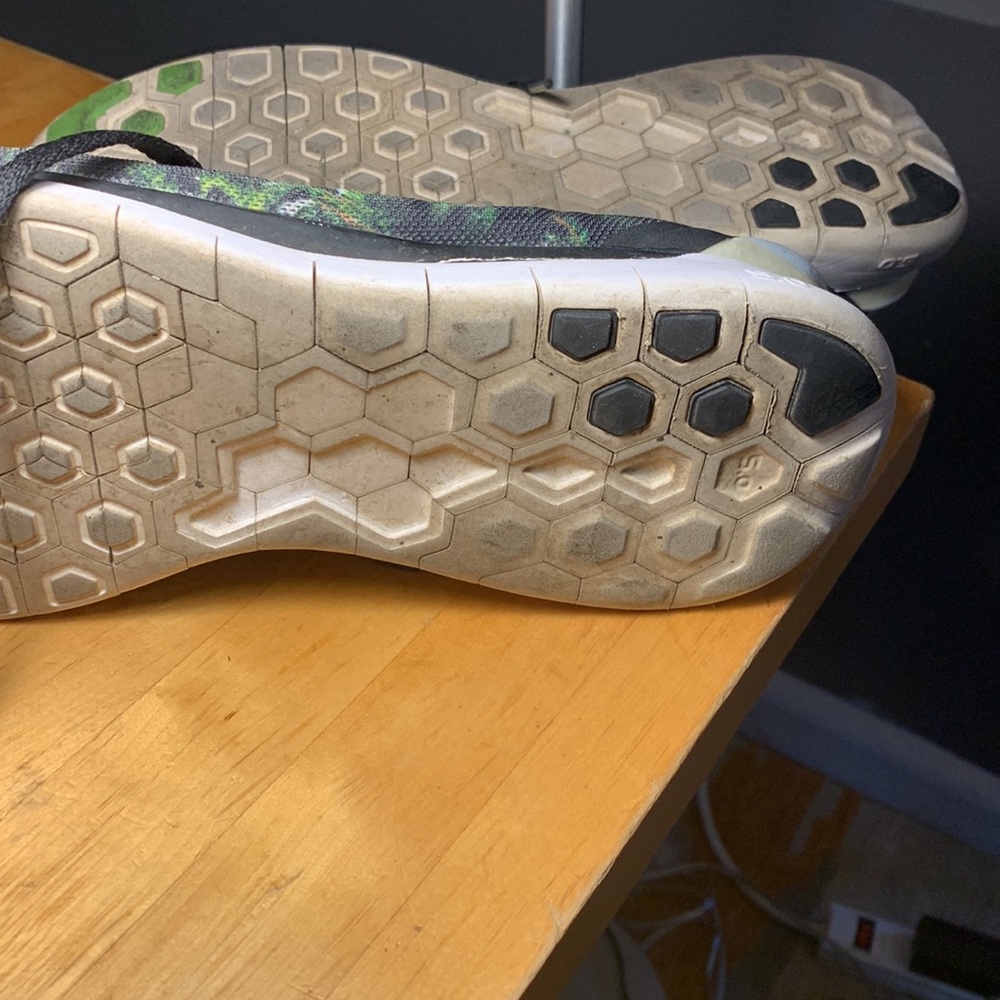 Nikes - Picture 5 of 5